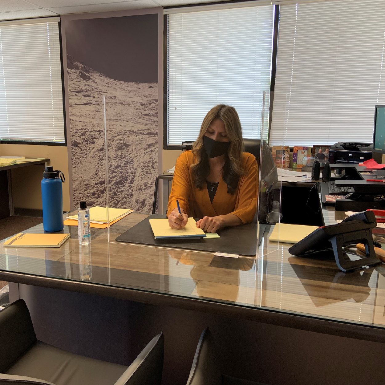 desk-guard-with-wings-full